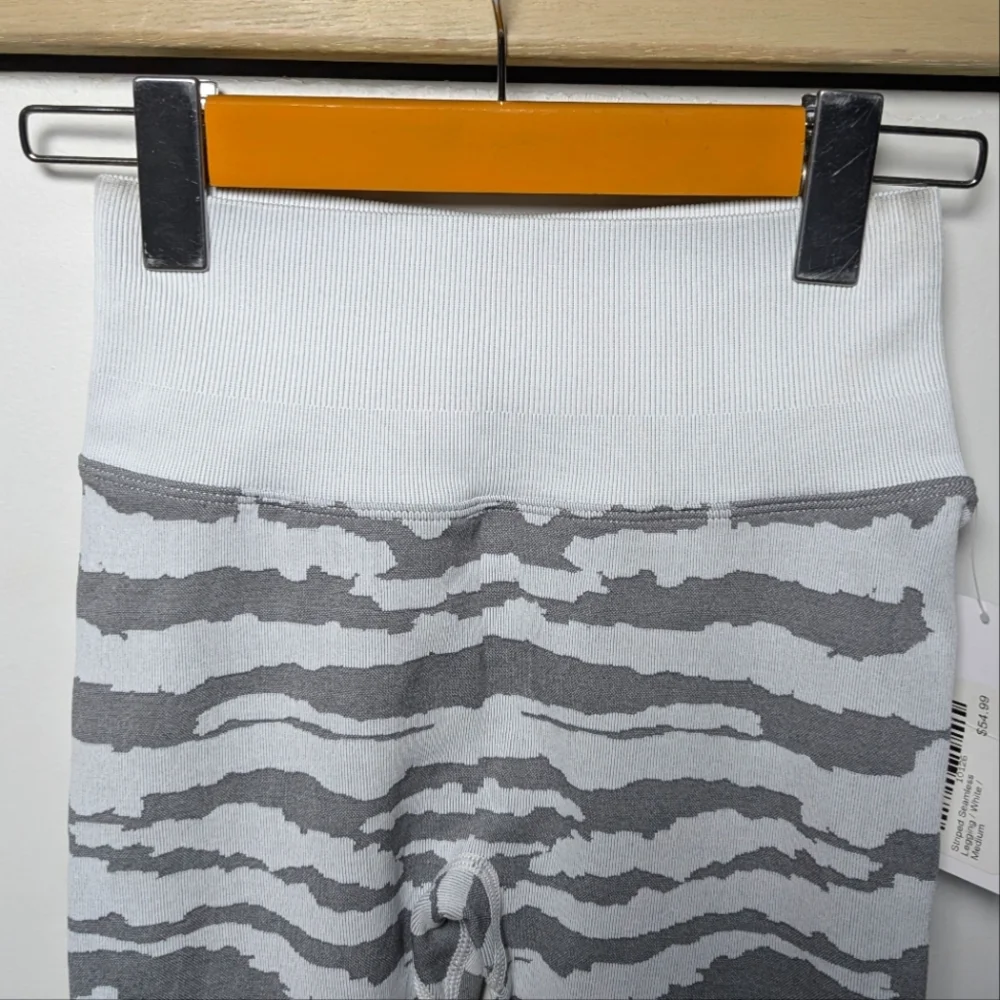 PREVAIL EMPIRE | Women's White/Grey Striped Seamless Full Length Leggings - Picture 4 of 7